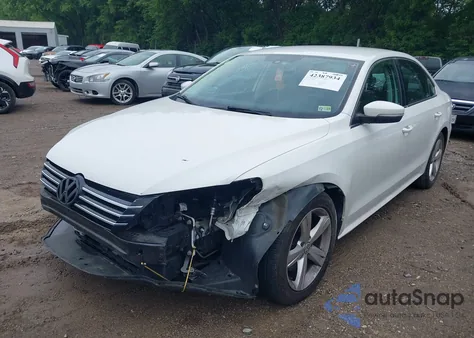 2014 Volkswagen Passat Se z USA, uszkodzony, nr VIN 1VWBP7A37EC007200